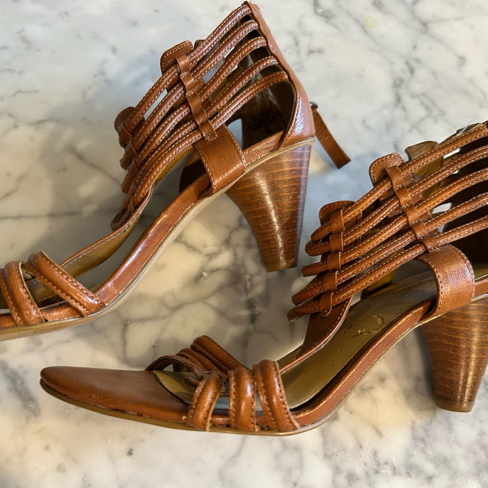 Women’s Bandolino Tan Strappy Sandals Shoes Heels w/ Zipper Detail Size 6M 6